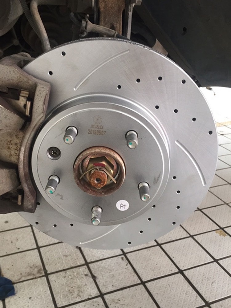 Suitable for Skoda Octavia Haoleui Speedy Komik Kodia Keye Korok Yeti Rear Front Brake Disc