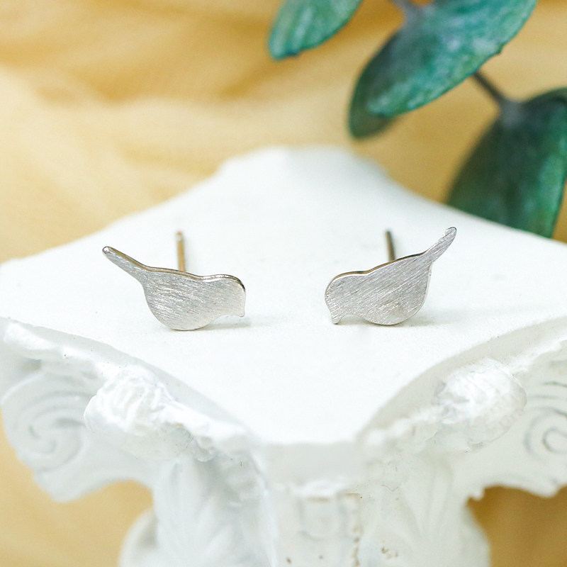 Japan-ROK s925 pure silver small birdie ear pin cute little animal earrings simple ear bone nail pendant silver decorated female style
