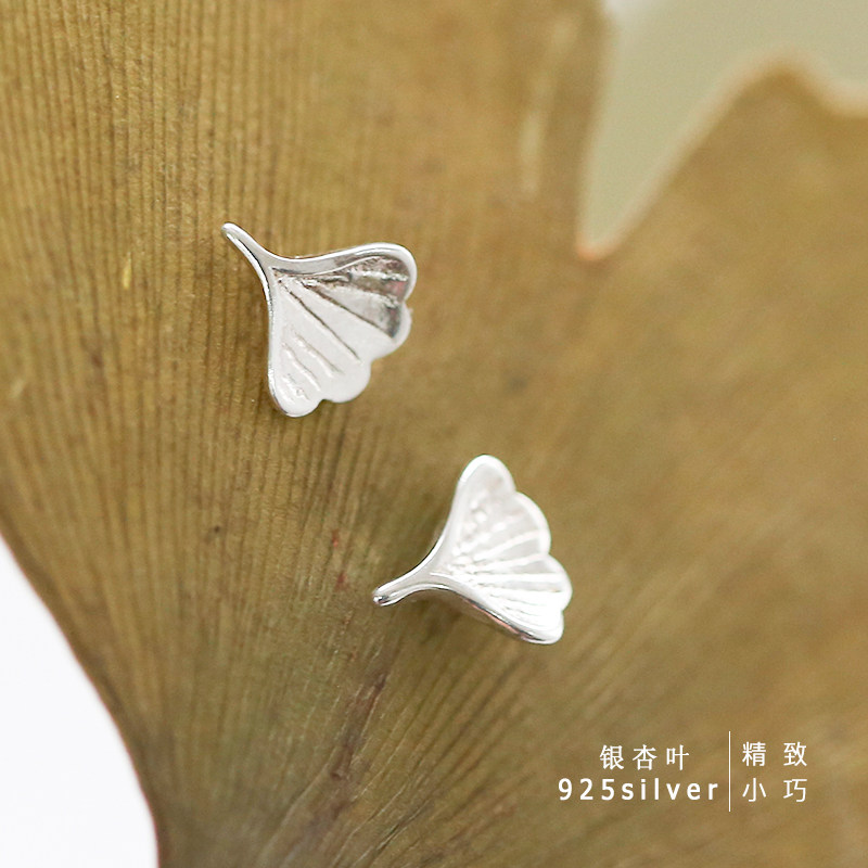 S925 pure silver ginkgo leaf needle clean artistic earrings with refined earrings and sophisticated ear - cranks to sleep without picking