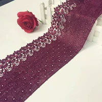 Бордовый, один метр в длину