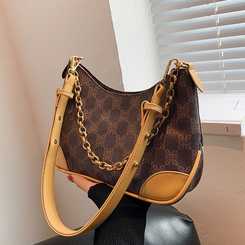 Large-capacity bag women's bag 2022 new trendy fashion leather shoulder underarm bag all-match ins niche Messenger bag