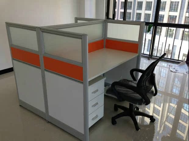 Nội thất văn phòng Thanh Đảo thời trang bốn người kết hợp màn hình bàn đơn giản hiện đại tấm bàn nhân viên hai người