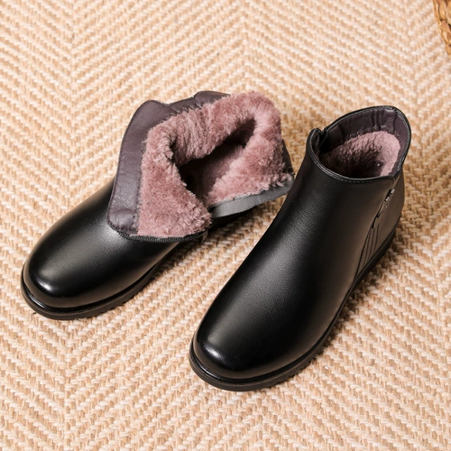 Зимняя нескользящая флисовая обувь для матери, удерживающие тепло короткие сапоги для кожаной обуви, для среднего возраста