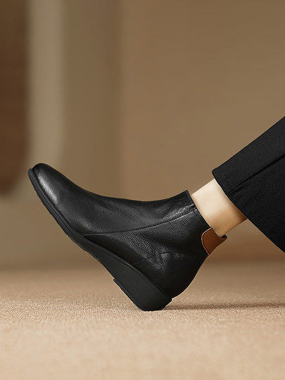 Super soft first-layer sheepskin small wedge-heeled short boots for women winter size 40 genuine leather soft sole comfortable and not tiring feet slimming mid-heeled nude boots