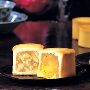 Taiwan imported food Taipei Ploughs Fortune Guimantang Pineapple Souffle Gift Box Egg Yellow Pine nuts Specialty Snacks