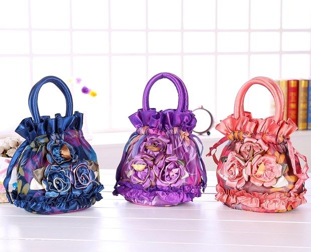 Hand carrying bag Women's big bag polyester silk hand-carrying bag women's fashion women's winter white spring and summer new trumpet temperament-Taobao