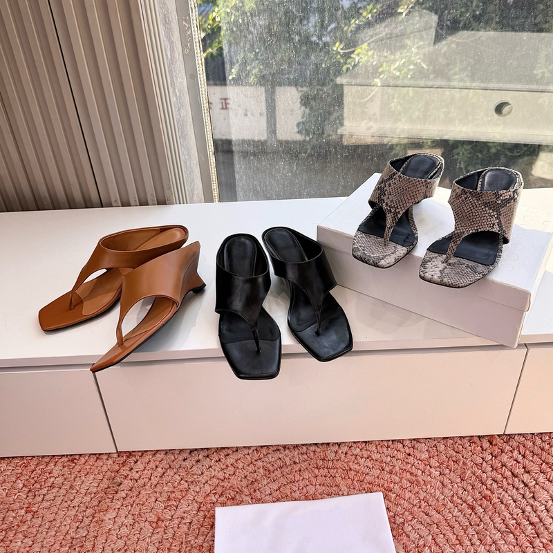 Women's Thong Wedge Sandals, High Version, 2026 Summer New Style, Sexy Genuine Leather High Heels, Versatile and Comfortable, Snake Print Flip-Flops Women's Thong Wedge Sandals, High Version, 2026 Summer New Style, Sexy Genuine Leather High Heels, Versatile and Comfortable, Snake Print Flip-Flops