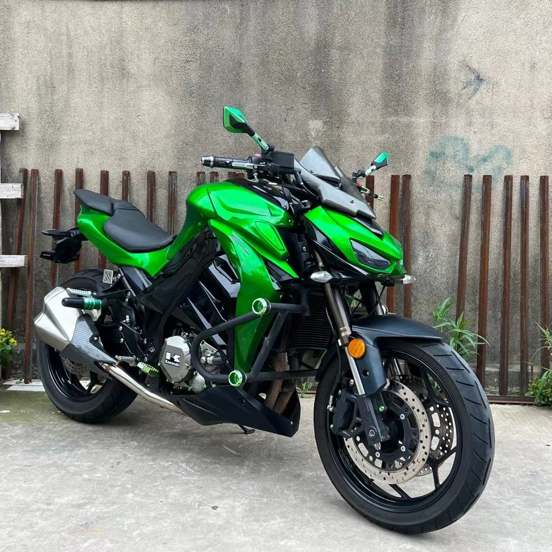 Мотоцикл Kawasaki Z1000, 400 см³ двухцилиндровый, с водяным охлаждением, подержанный спортивный