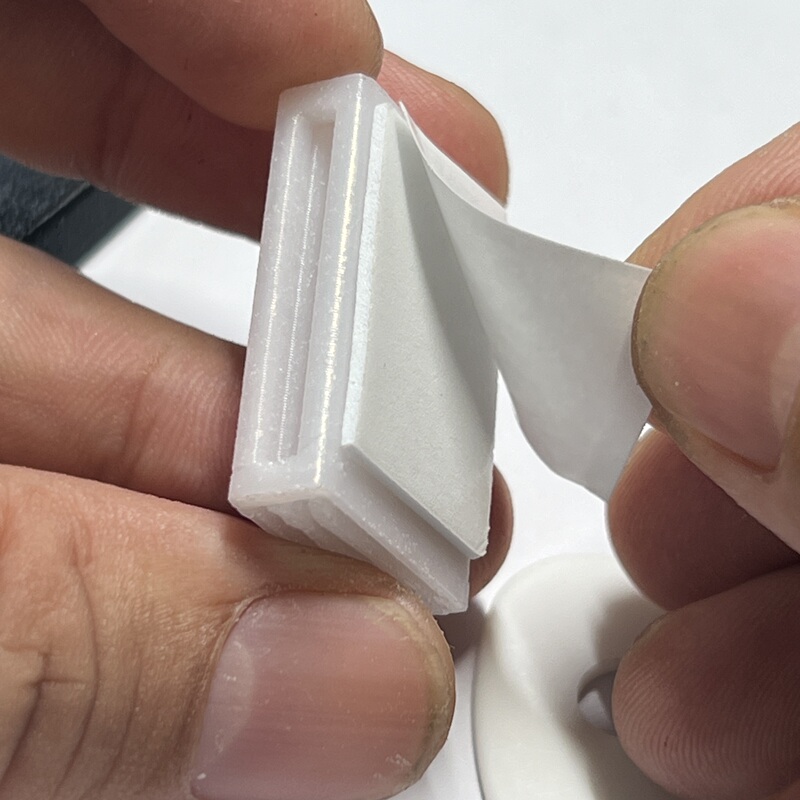 The Pick Holder Set Includes a Guitar Pick Holder Body and a White 1.5mm Perforated Pick The Pick Holder Set Includes a Guitar Pick Holder Body and a White 1.5mm Perforated Pick