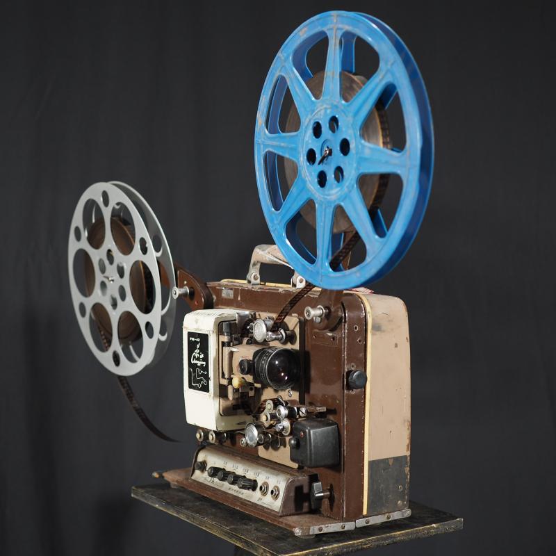 Antique homemade old objects Yangtze River 16 mm 16mm old fashioned rubber roll cinematic machine projector failure pendulum