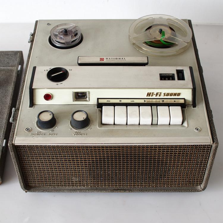 Western Antiques 1970s Japan's Panasonic RQ-730 opening tape recorder opens with function normal