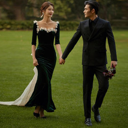 The new movie studio theme clothing outline French light retro wedding wedding green velvet fishtail camera dress