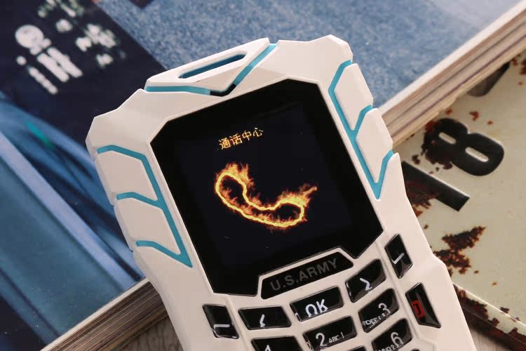 khuyến mãi mất! Lê lưới LM138 ba chống thời trang mô hình nhỏ thẻ điện thoại sinh viên máy điện thoại di động với rung - Điện thoại di động giá điện thoại iphone 8