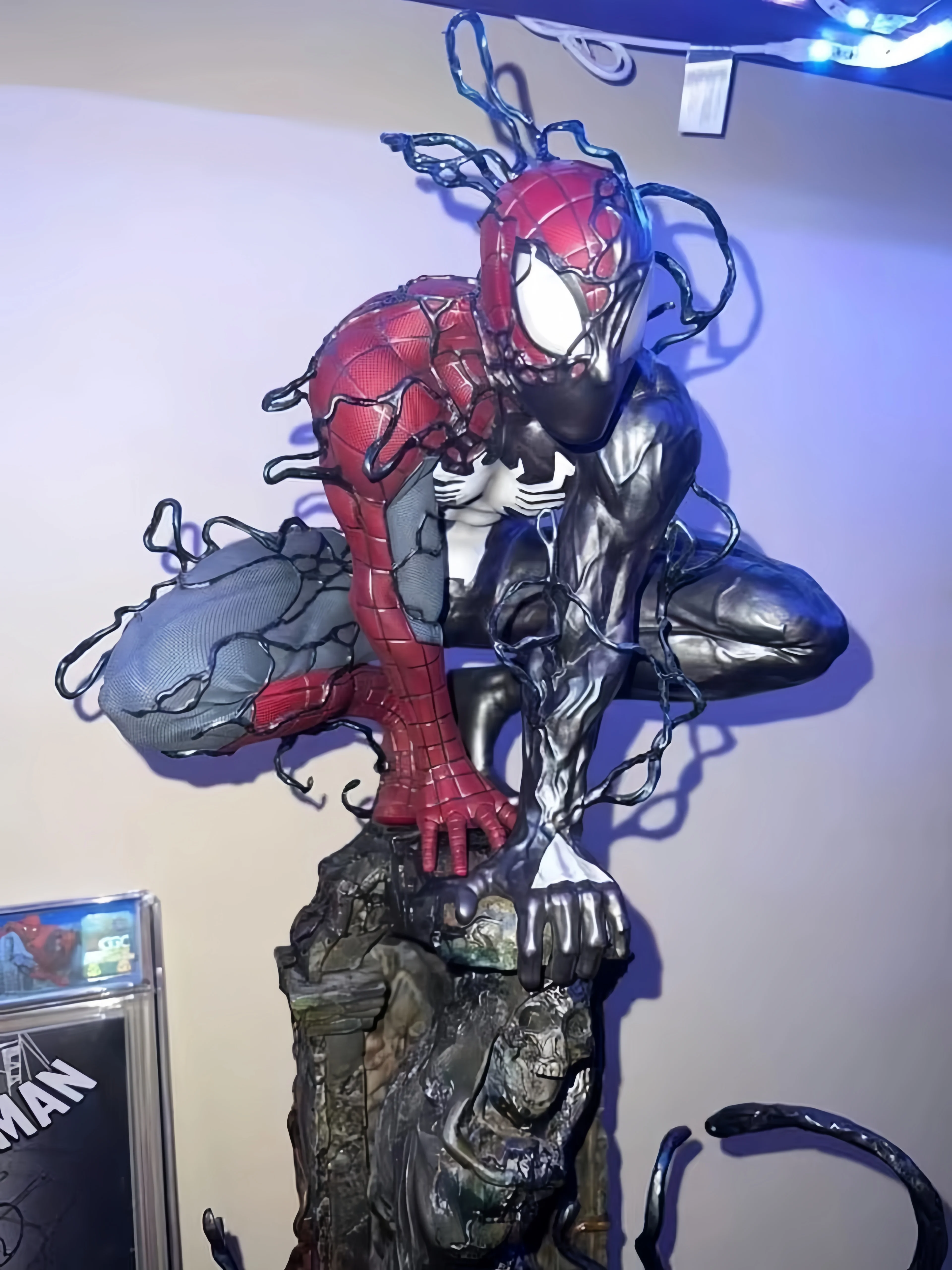 [40 см высоты] Фигурка‑статуэтка из серии Marvel Симбиот Спайдер‑Человек, стильный декоративный GK‑модельный сценический элемент