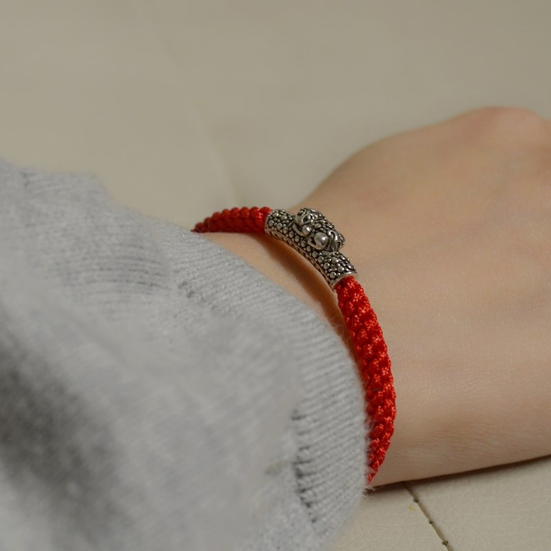 Lucky red hand rope S925 Thai silver pure silver leopard for the life of the year Red rope Handmade female minimalist Handmaid's leather Chew