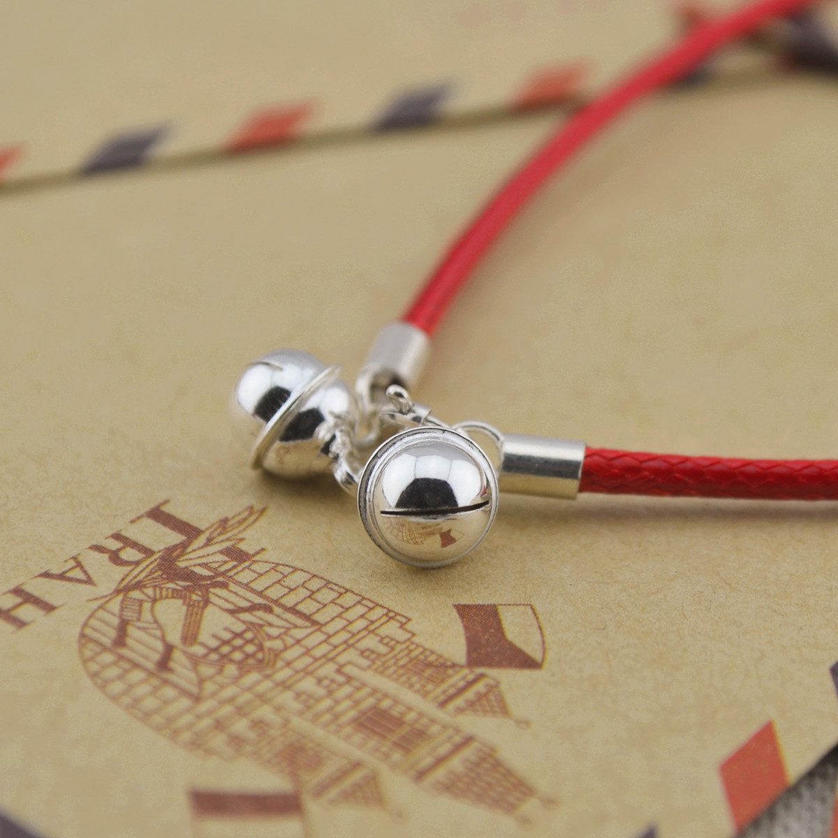 Minimalist small crowdsourced pure silver bell-foot necklace with female red rope 2021 New wave fine lovers hand in the men's two rejoice