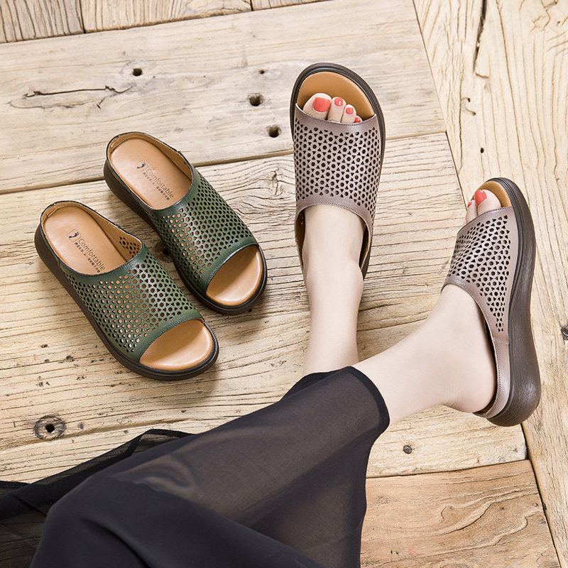 Summer retro mother slippers women's shoes wear leather comfortable flat middle-aged and elderly thick bottom hole hollow sandals