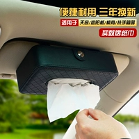 Творческие автомобили несут бумажную коробку с ткани.