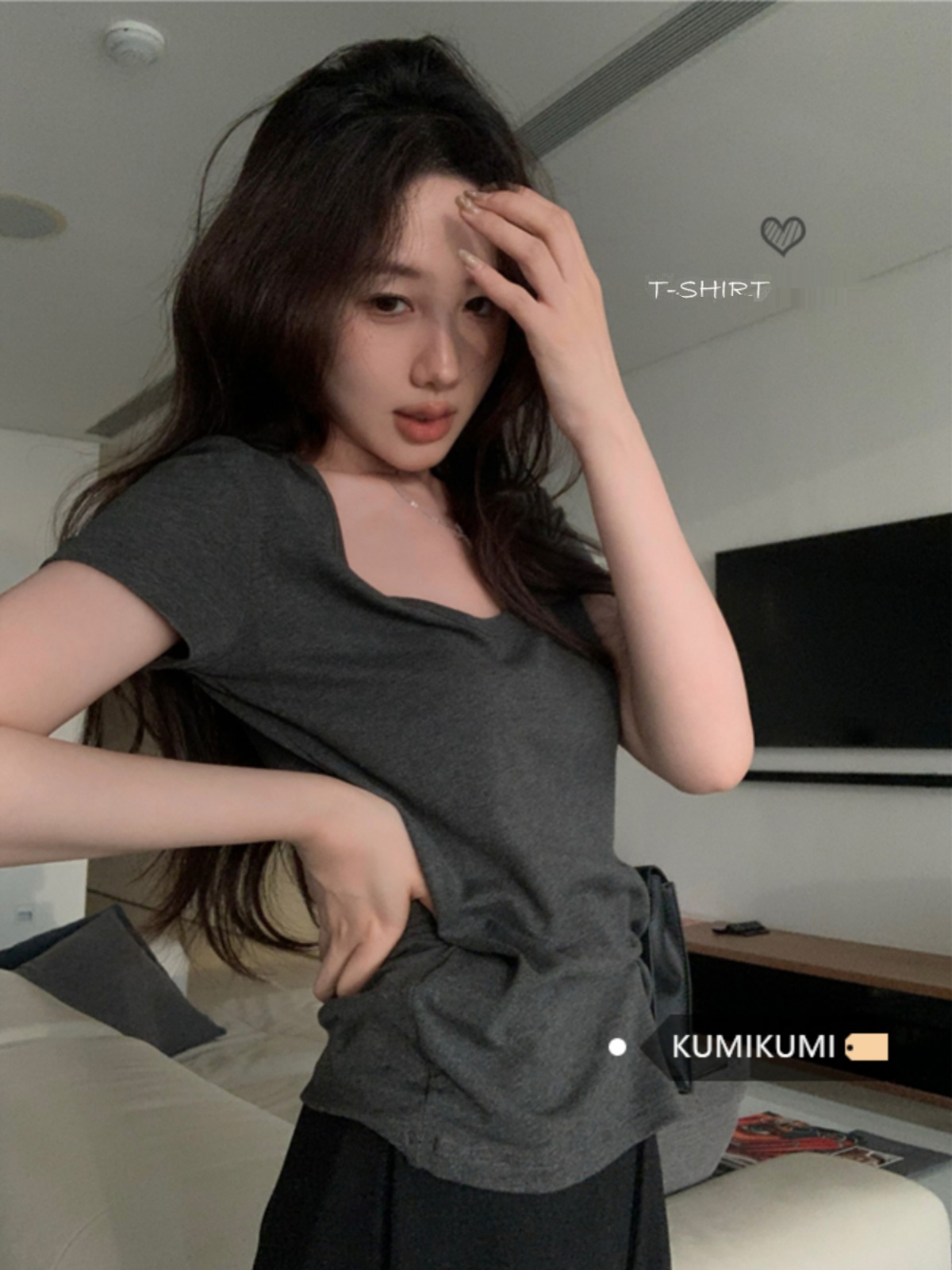 灰色小个子U领内搭修身短袖T恤