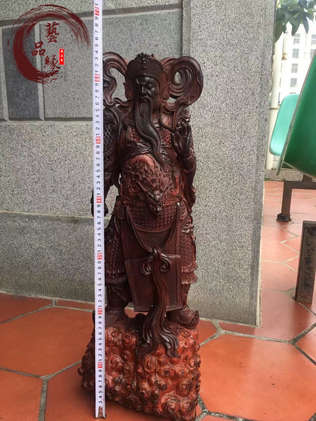 Indian lobular red sandalwood ornaments carving pieces woodcarving house demolition old material clearing knife crafts Guan Gong semi-finished products are not polished