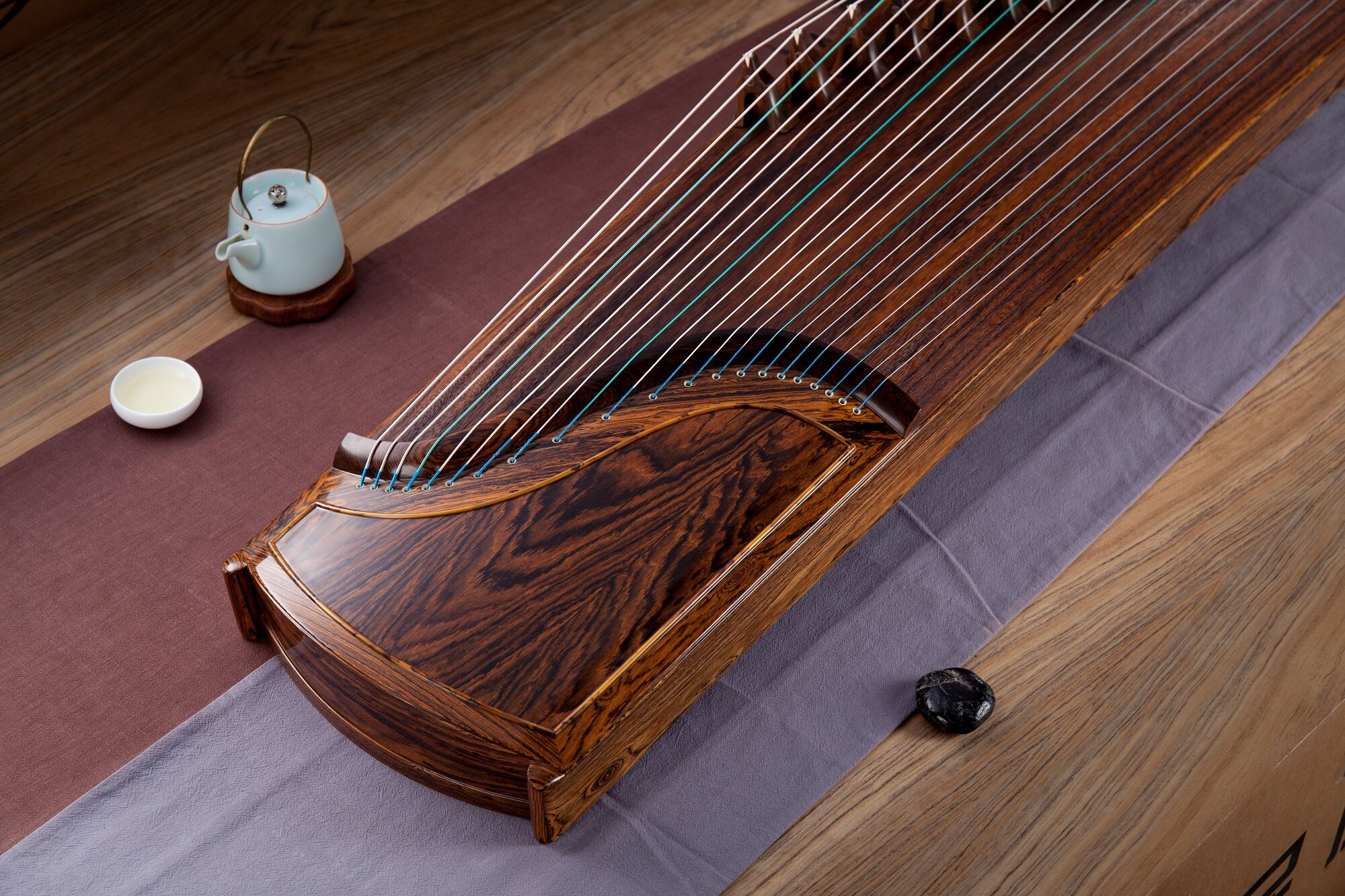 Qinsheng guzheng (magnificent) gold sandalwood plain surface professional-level playing zheng collection zheng adults and children general