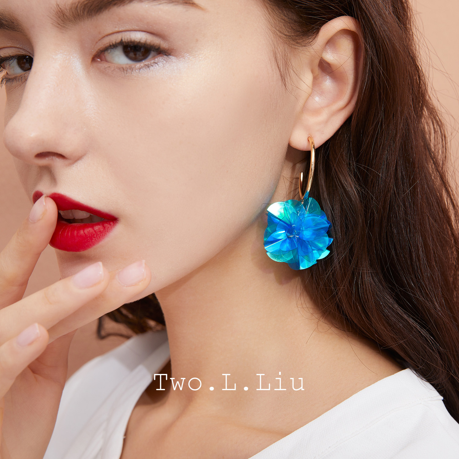 Two L Liu blue flower ball circle earrings female 2020 New Tide temperament hipster exaggerated ear needle ear ornaments