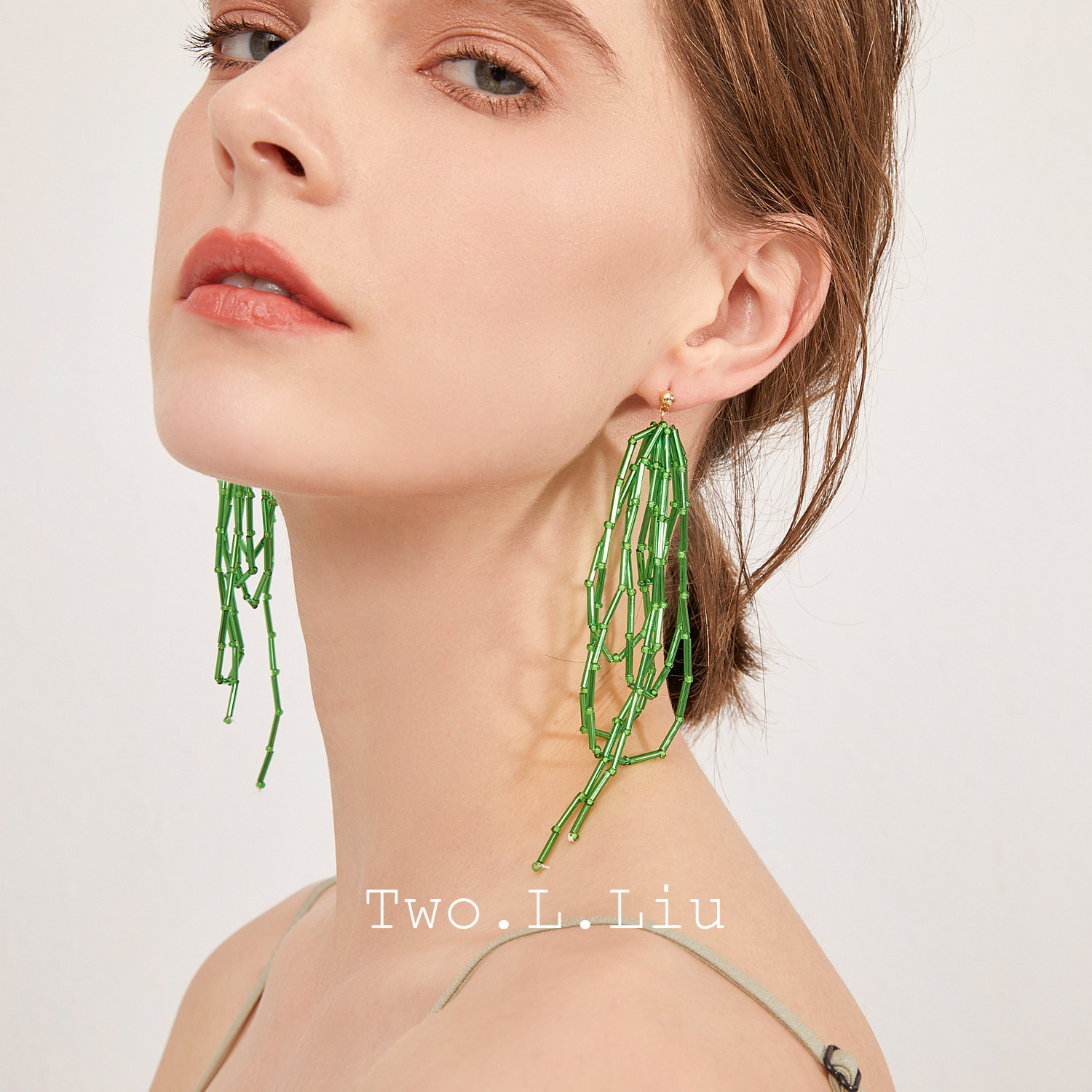Two L Liu designer Handcrafted Flow Sutube Pearl Earrings Woman Green Small Crowd Exaggerated Ear Accessories New Personality