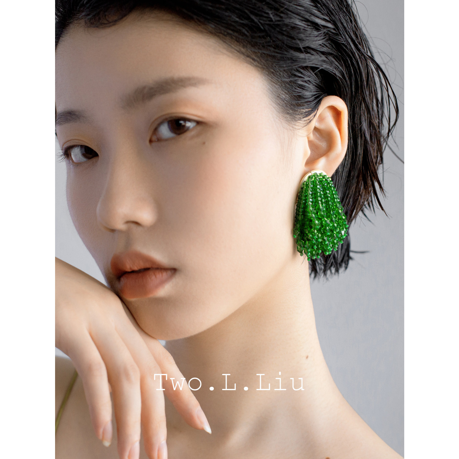 Two L Liu Retro green tassel earrings Female high sense exaggerated temperament design sense handmade ear clip earrings