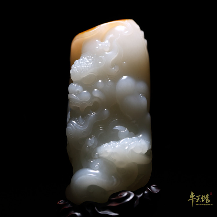 Longzun Xinjiang Hetian white jade seed material red skin ingenious carving ornaments high-end collection Zhuoyu Pavilion has become attached