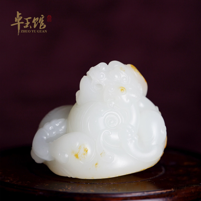 (Zhuoyu Pavilion) Dragon Play Pearl, Xinjiang Hetian seed material, mutton fat, jade, red skin and gold leather handle piece Li Zhuo's work
