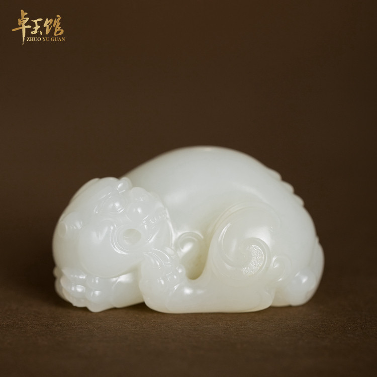 (Zhuoyu Pavilion) Pixiu Nafu, Xinjiang Hetian jade seed material first-class Bai Rui beast hand piece Li Zhuoyu carving