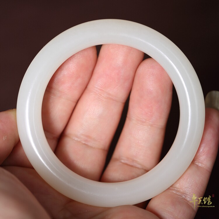 (52 5mm vegetarian bracelets) Xinjiang and Tian Yuseed material level white round bar bracelet special price Zhuoyu Museum Li Zhuoyu engraving