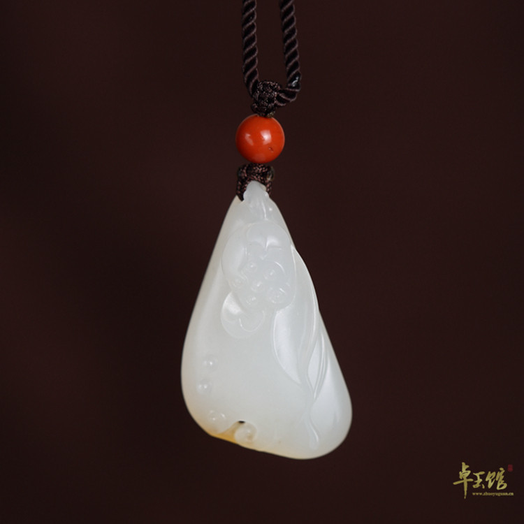 (lotus) Xinjiang and Tian Yuseed Resin White Sprinkle Gold Peel Lady Pendant Pendant Su Artificial's Zhuyu Museum