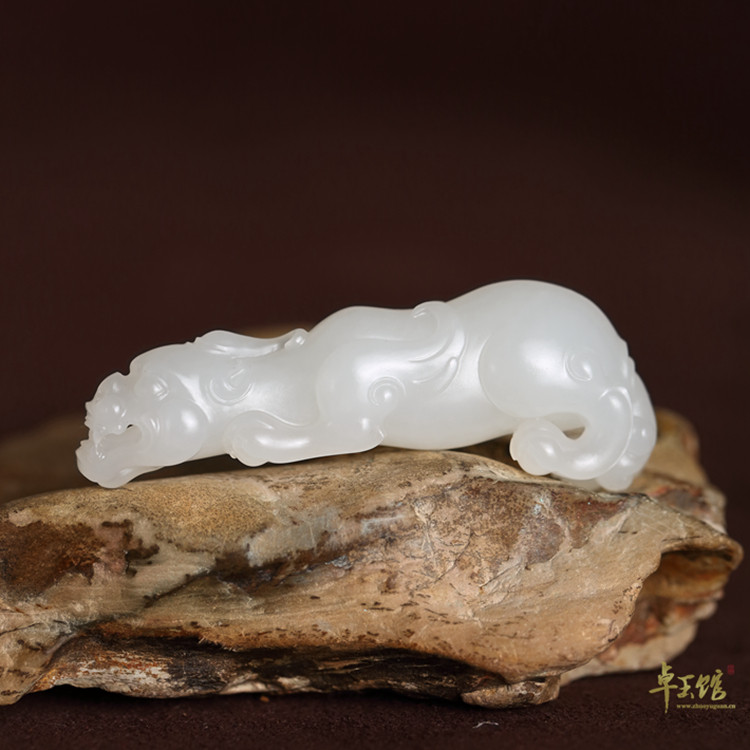 (Dragon Tiger Dragon) Xinjiang and Tian Yuseed Grade First-class White Pendants Pendant Su Artificial's Zhuyu Museum