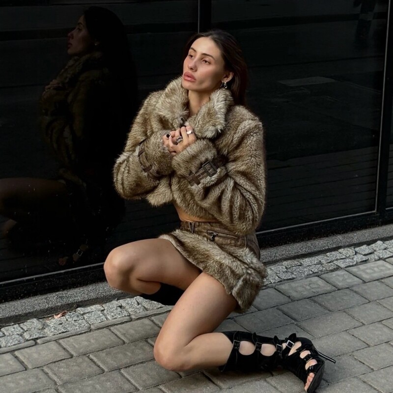 Короткая куртка в стиле ретро hot girl y2k с воротником-стойкой из экологически чистого меха в стиле Jaded london с отстрочкой в проблемных местах Изображение 1