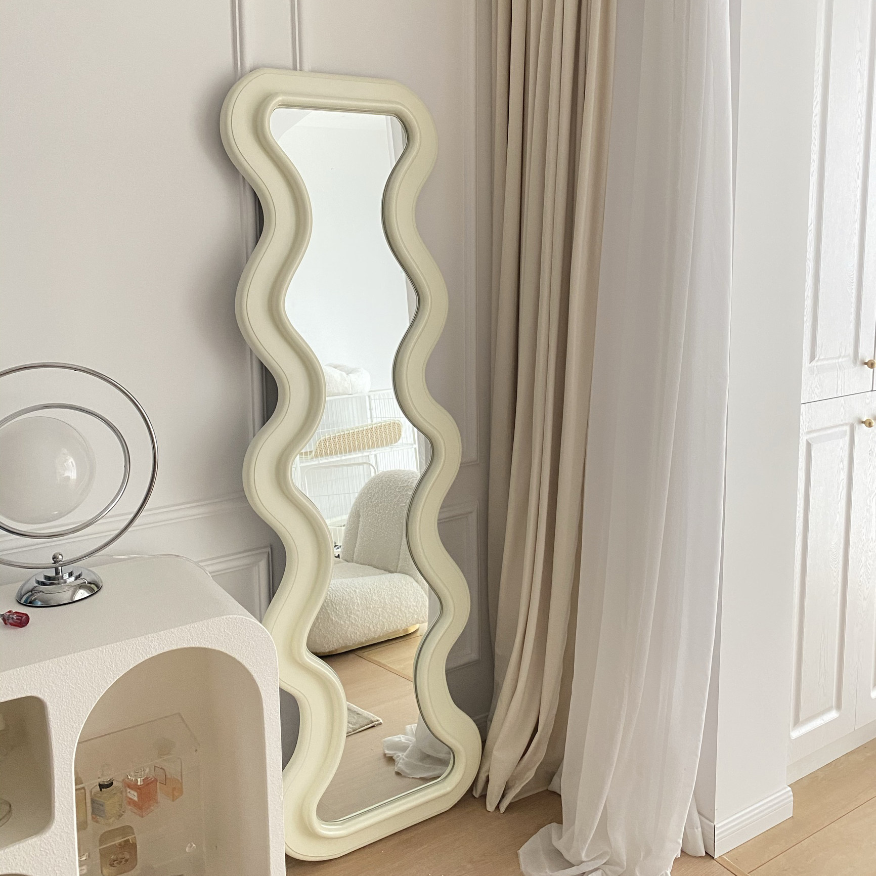 Modern light luxury ins wind wave-shaped full-body mirror art design floor-to-ceiling mirror vertical special-shaped mirror home net red mirror