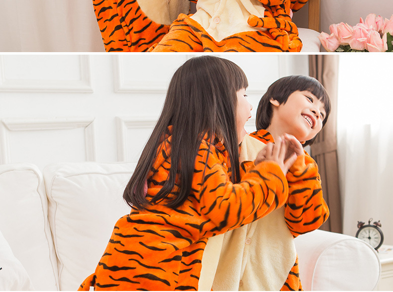 Giày dép mùa thu và mùa đông flannel dịch vụ nhà phù hợp với trẻ em khủng long dính liền với đồ ngủ đồ liền thân cho bé