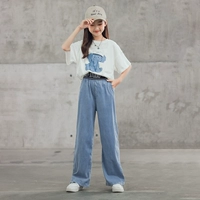 Белые тонкие джинсы