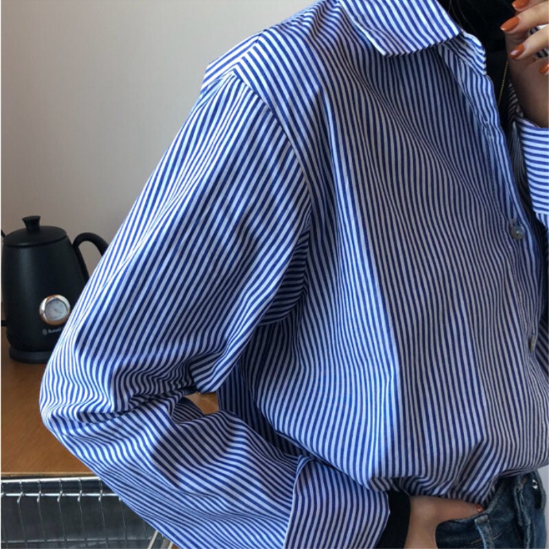 Korean Style Blue Striped Shirt with a Turn-Down Collar for Women, Long-Sleeved, 2025 Spring and Autumn New Style, Stylish and Loose-Fitting, Suitable as an Inner Layer or Base Shirt