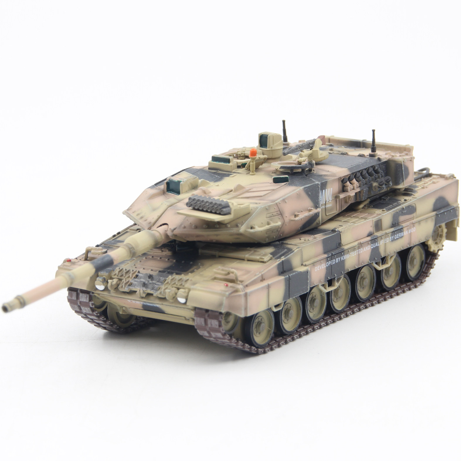 Sanrong model 75017 1 72 German Leopard Leopard 2A7 sand color camouflage finished model