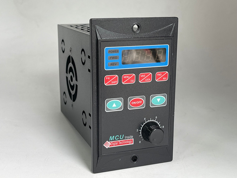 T13-750W-12-H variable frequency speed regulator single-phase 220V 200W400W750W three-phase motor speed regulator