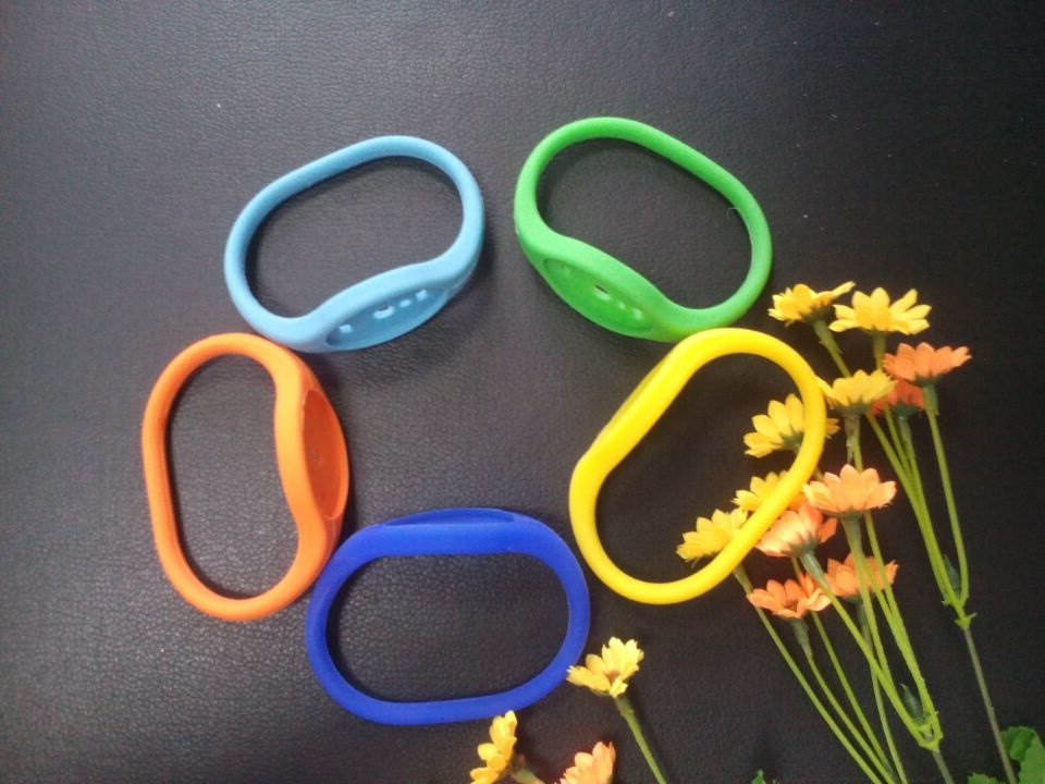 2018 hot sauna bath center swimming pool silicone hand brand high temperature yoga bracelet factory direct sales