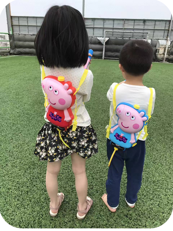 Pepe pig đồ chơi pig water gun Peggy trẻ em bé ba lô bãi biển đuối nước súng kéo công suất lớn