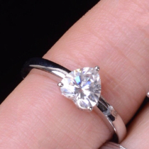 Fu Daisheng 50 Heart-shaped Diamond Ring Peach Hearts Diamond Wedding Diamond Ring 18K Platinum One Clan Anomalous Ring