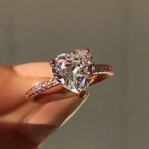 Fu daisheng white 18K gold 70 points fashion 100 hitch heart-shaped diamond ring diamond ring girl courting for marriage 1 carat