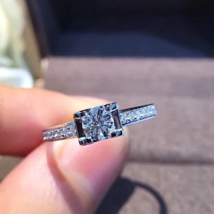 Fukuosheng group inlaid with cow's head diamond female ring white 18K gold quadrilles wedding and diamond ring wedding custom