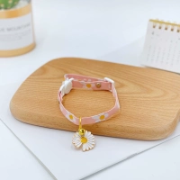 Розовая ромашка