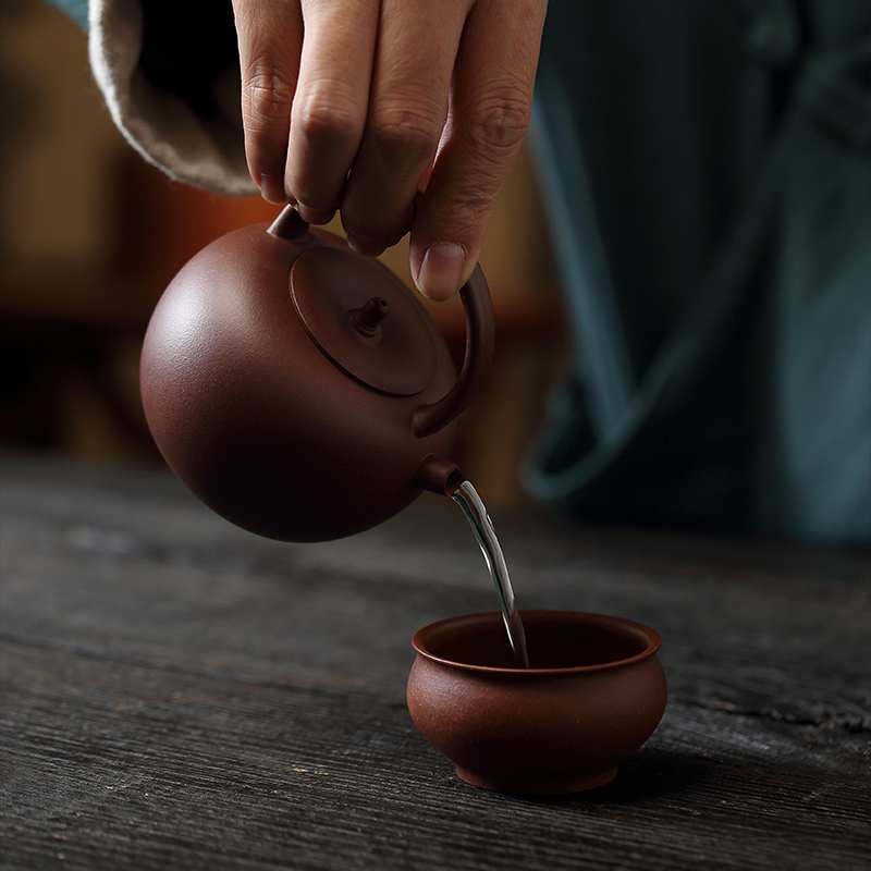 Cloud Cloud Wu Yafei 】 the it undressed ore purple clay tea set is a type manual home tea kettle