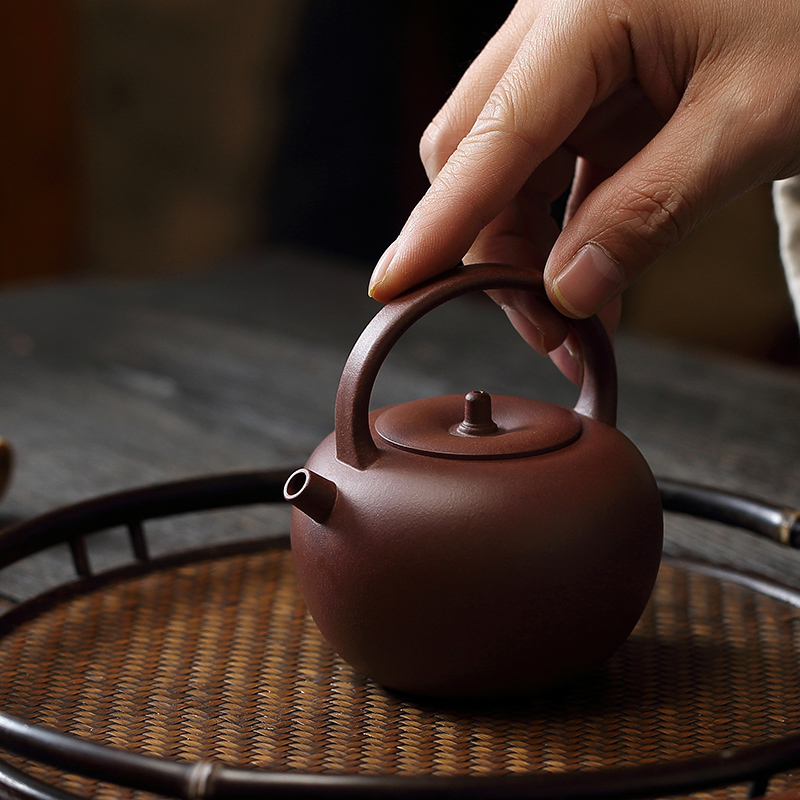 Cloud Cloud Wu Yafei 】 the it undressed ore purple clay tea set is a type manual home tea kettle