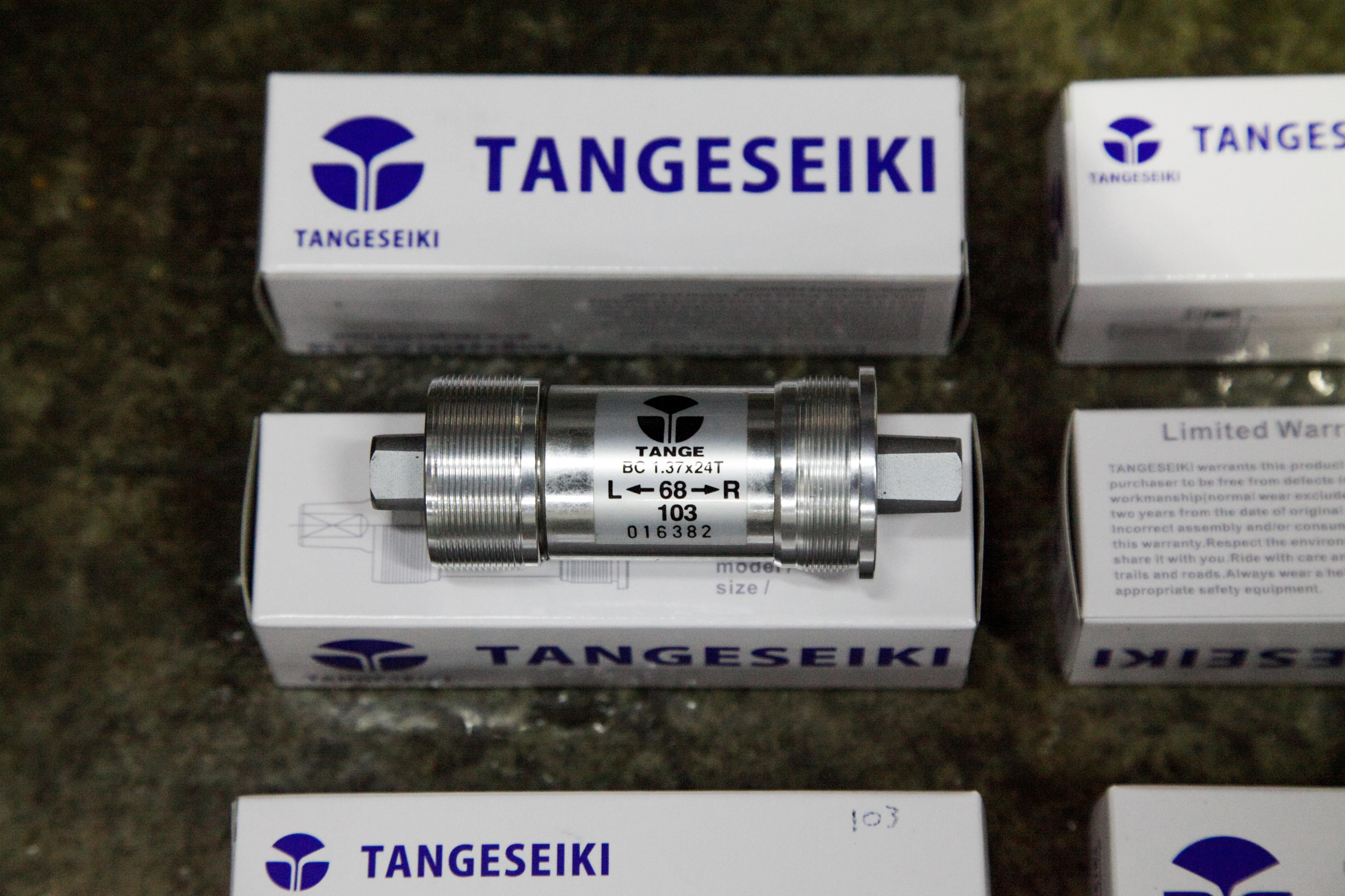 Tange-Seiki LN 7922 JIS cartridge bottom bracket square hole center shaft